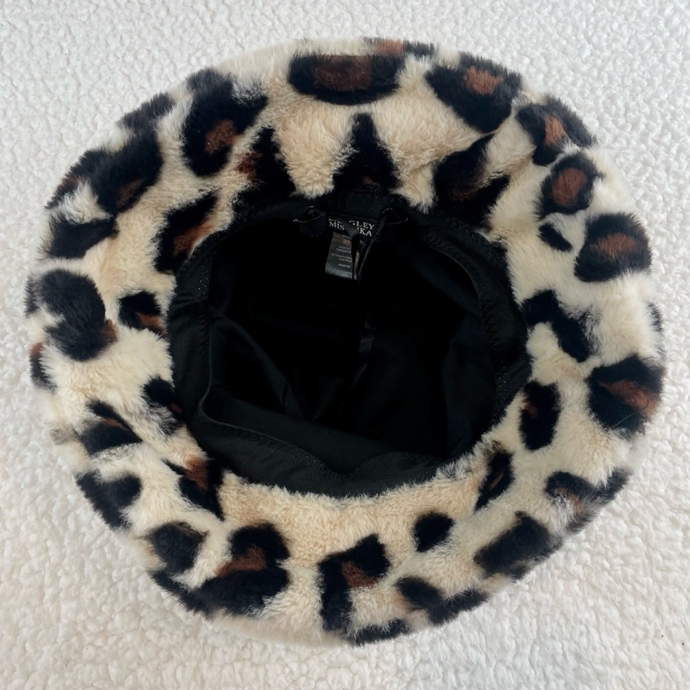 BADGLEY MISCHKA • Leopard Print Faux Fur Bucket Hat - Picture 4 of 11